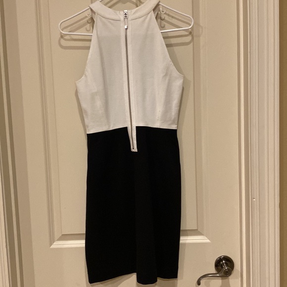 Banana republic black and white halter dress size 6P - Picture 3 of 5